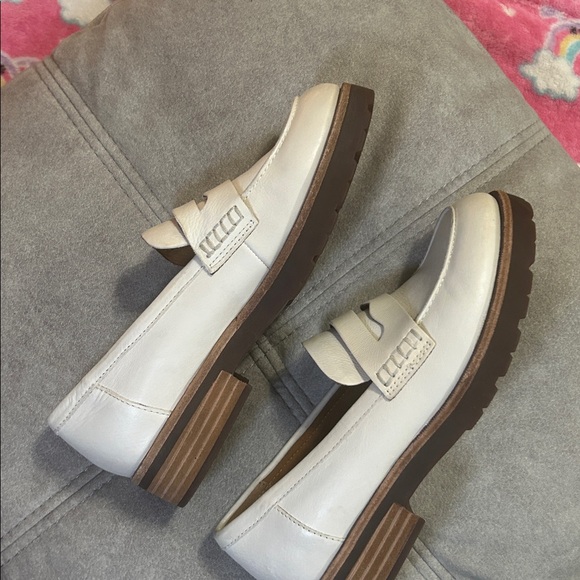 Kork-Ease Cream Loafers - Picture 4 of 9